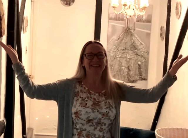Estate agent Claire Cossey has created “The Neverending Property” to help sell her friend’s £700,000 house in Bedfordshire. 