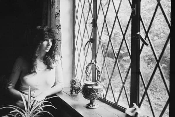 English singer-songwriter and musician Kate Bush at her family's home in East Wickham, London, 26th September 1978. (Photo by Chris Moorhouse/Evening Standard/Hulton Archive/Getty Images)