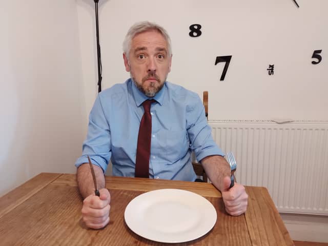 Hangry dad Iain Grant ordered his family a £34 take out curry - only to discover when he went to collect it that the restaurant had closed down. 