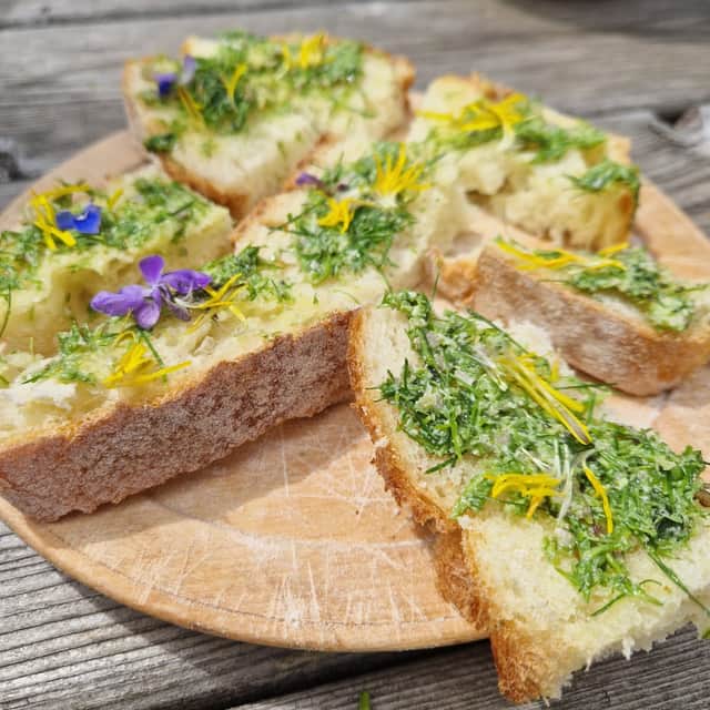 Bread with pesto made from foraged herbs and wild flowers. Credit: NW