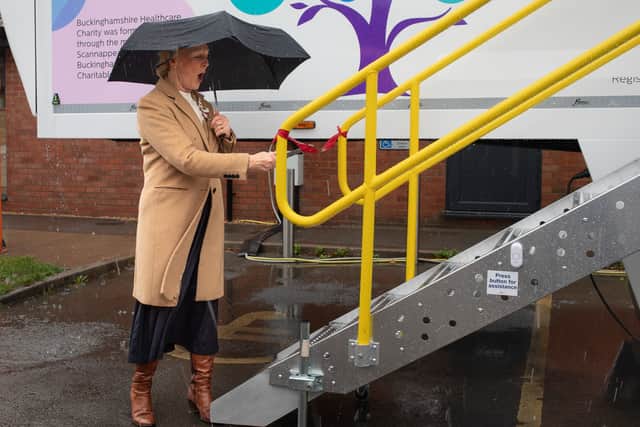 Countess Howe cutting the ribbon