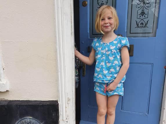 7 year old Isla has been sharing the love with local residents and keyworkers
