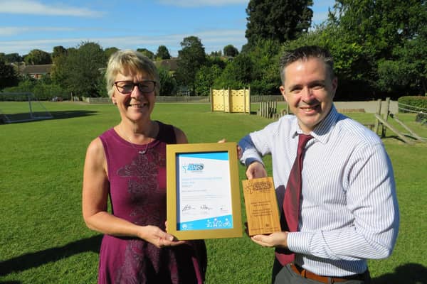 Janet Reeve and Ross Butcher with the Modeshift award