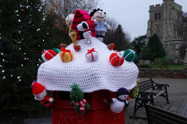 Festive postbox topper