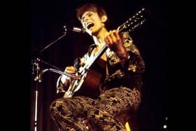 David Bowie in 1972 (photo by Mark Putland)