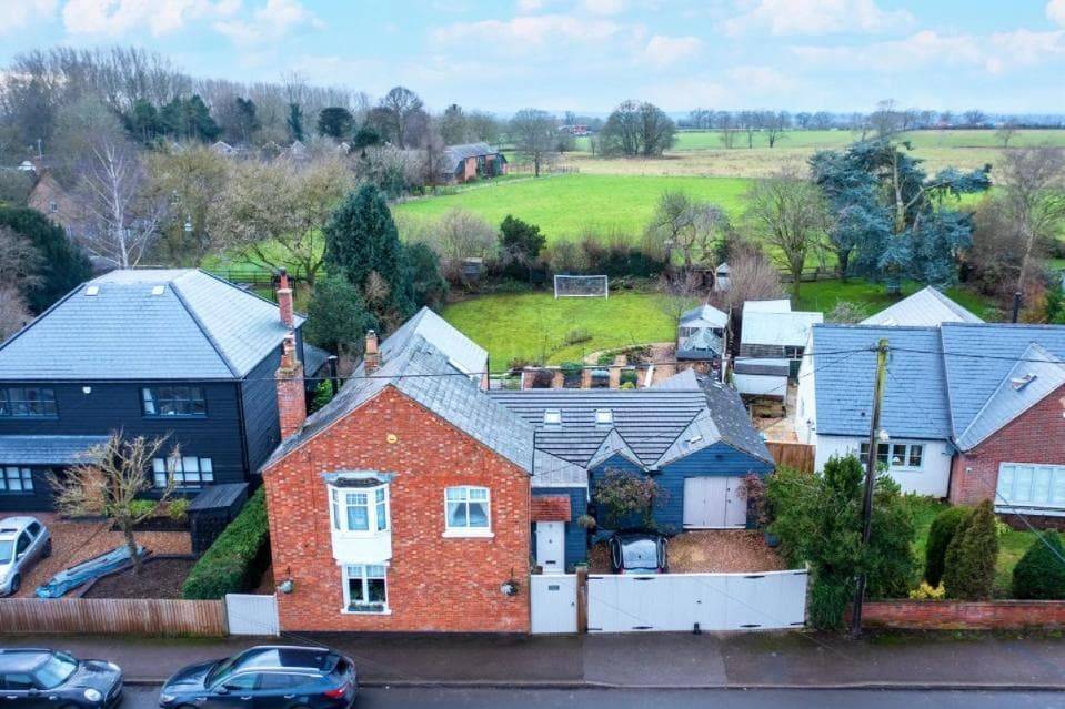 Luxury five-bed village home in Aylesbury Vale on offer for just shy of £1 million 