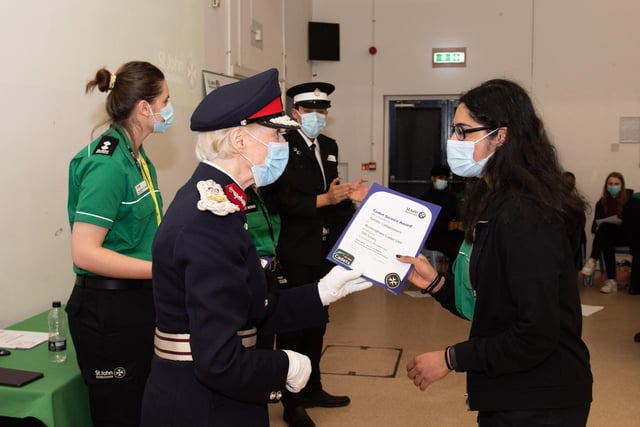 Lady Howe presents a certificate