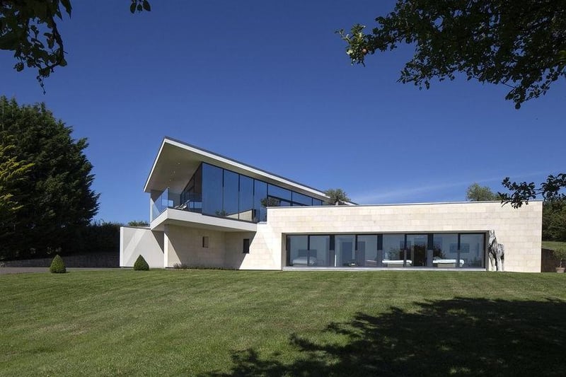 The Glass House, Chilton Road, Long Crendon, Aylesbury. Photos: Zoopla