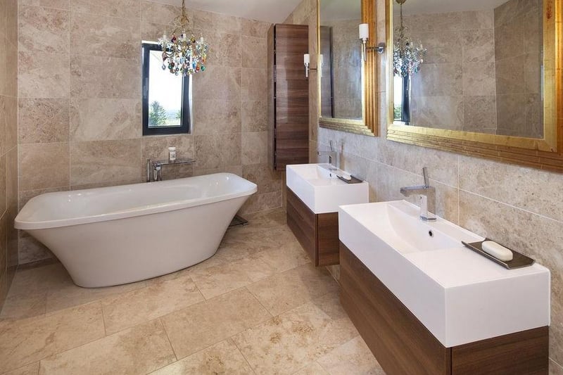 The Glass House, Chilton Road, Long Crendon, Aylesbury. Photos: Zoopla