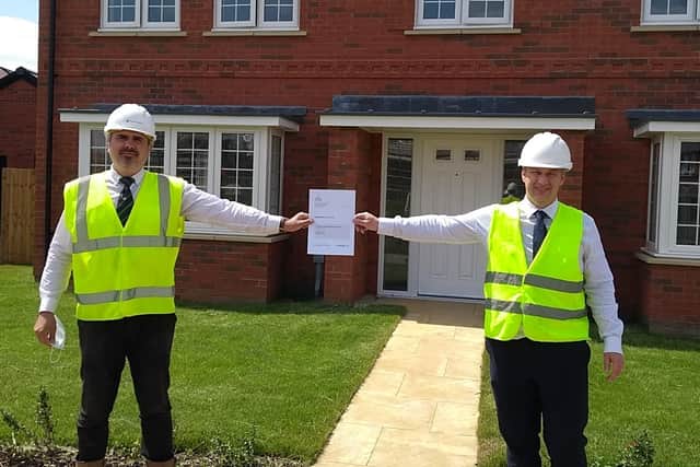 Regional winning site manager Sergiu Cantoriu, and Persimmon Homes North London MD Karl Endersbuy at Sycamore Rise in Thame