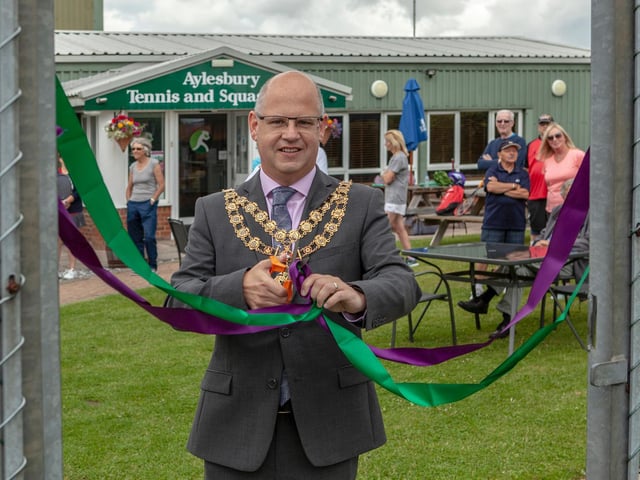 The Mayor of Aylesbury, Councillor Anders Christensen cuts the ribbon to officially open the club's new courts (Picture by gordon@pinkbee.media)