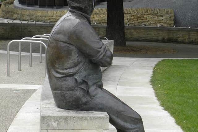 Ronnie Barker statue, Aylesbury