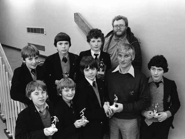 John ‘Jobby’ Crossan presenting trophies to the St. Columb’s College team who were winners in a Derry Schools’ FA Coca-Cola indoor football competition at Templemore Sports Complex. Included is Patrick Doherty, chairman, Derry Schools’ F.A.