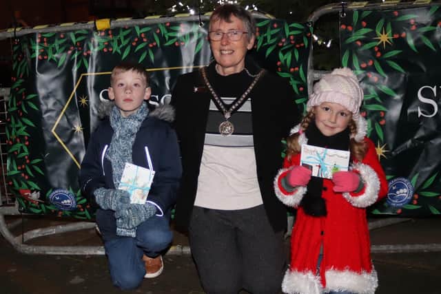 The Buckingham Mayor Margaret Gateley and this year's Christmas card competition winners