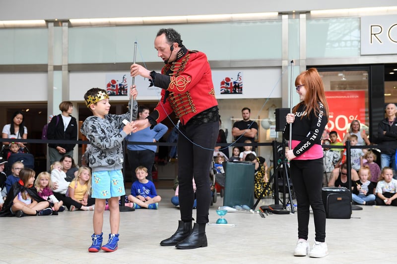 Ringmaster Paddy needed little helpers for his big trick, photo from Jane Russell