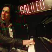 Madrid, SPAIN:  Marillion singer Steve Hogarth plays his piano during a rehearsal after an AFP interview in Madrid 18 March,2006.   ( JAVIER SORIANO/AFP via Getty Images)