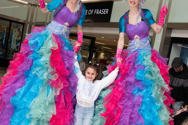 The rainbow girls , photo from Derek Pelling