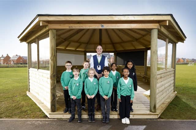 Kingsbrook View Primary School Receive Outdoor Classroom