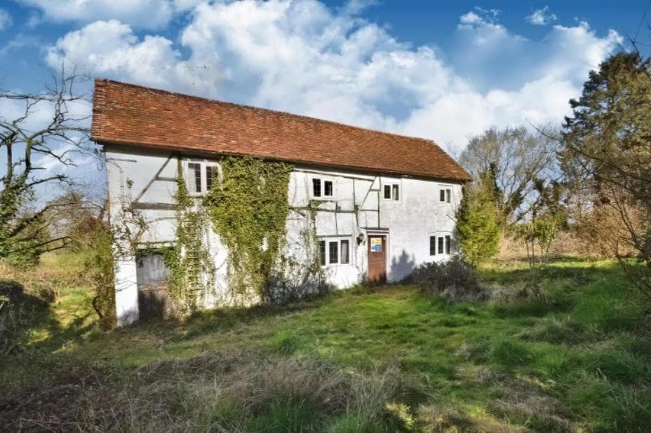 Could this Aylesbury Vale village property be a project for you? 