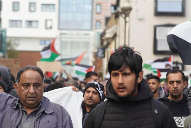 Many Palestinian flags were held aloft in Aylesbury, photo from Hamzah Israr 0_100media
