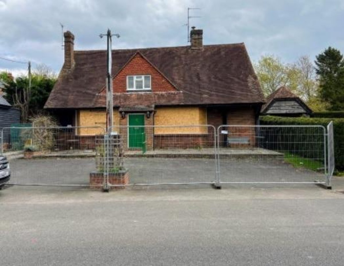 Villagers fight to save 150-year-old Mursley pub 