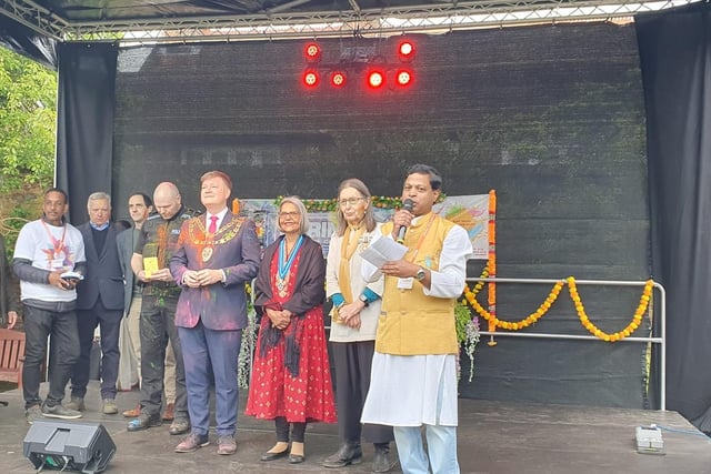 Local politicians and royal representatives spoke to participants after the powder throwing.