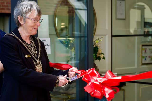 Mayor of Buckingham Margaret Gateley cuts the ribbon