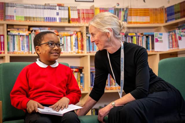 Schoolreaders matches volunteers to local primary schools and provides over 33,000 weekly classroom reading sessions in England, connecting volunteers with primary schools.