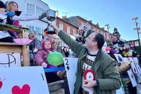 Greg Smith MP hands 1st prize to Field House Day Nursery