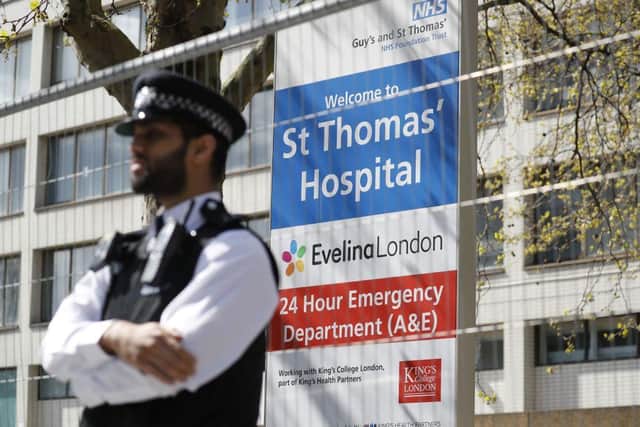 Police officers stand in front of barriers erected outside St Thomas' Hospital in London (Photo: TOLGA AKMEN/AFP via Getty Images)