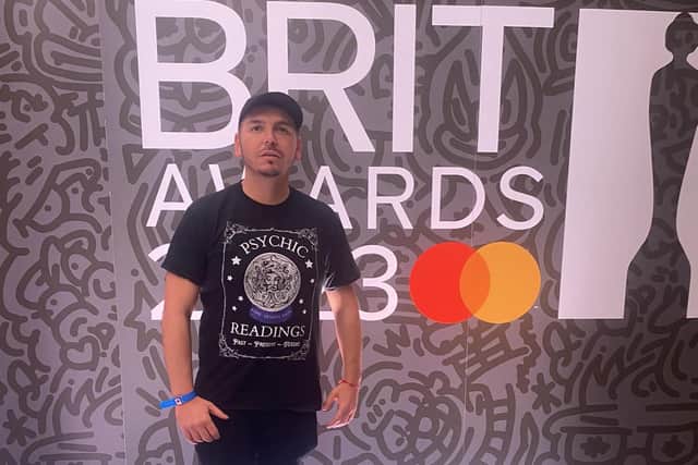 Lee read for the stars at the Brit Awards afterparty.