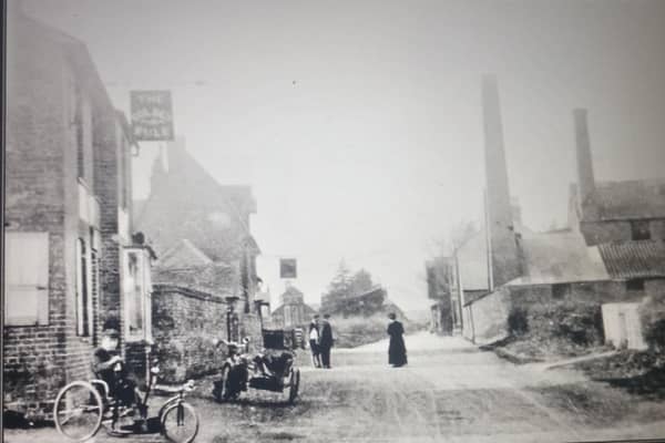 Dagnall Main Road South.