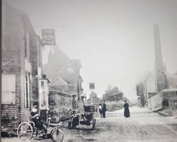Dagnall Main Road South.