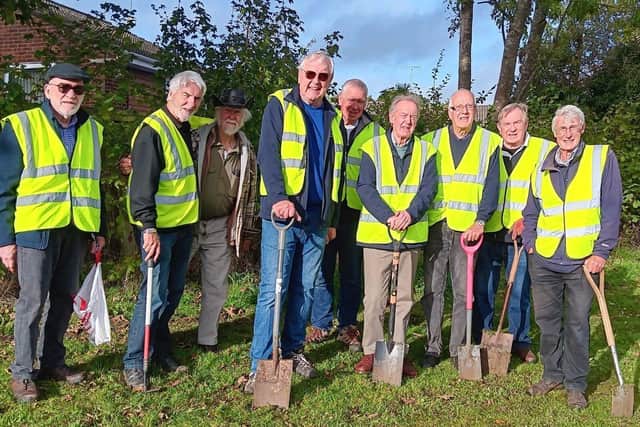 9 members of Buckingham Rotary