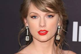 Mega successful singer/songwriter Taylor Swift is said to have begun dating Tom Healey, frontman of rock band the 1975, following her split from actor Joe Alwyn