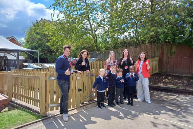 From left to right: Joshua Venn (Vennscapes Ltd), Miss Skillings (Chestnuts Primary School Headteacher), Miss Fenton (Chestnuts Primary School), Miss Watson (Chestnuts Primary School), and Rebecca Vardo (Taylor Wimpey) with Chestnuts Primary School pupils.