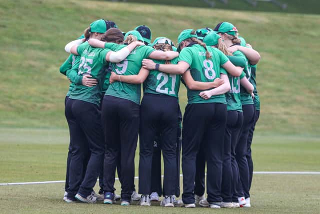 Bucks Women's 1st XI Team Huddle - Picture credit: Luke Stafford