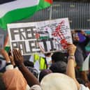 Demonstrators holding 'Free Palestine' signs in Aylesbury, photo from Hamzah Israr @0_100media
