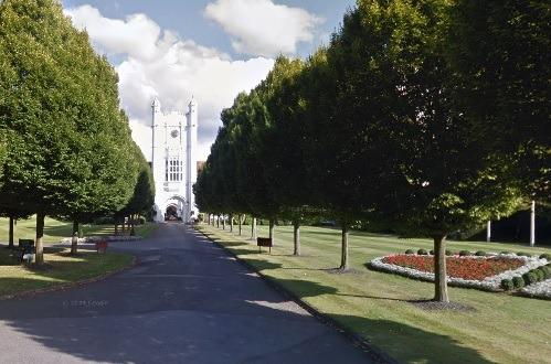This hotel, located within touching distance of the Thames, has a 4.0 rating based on 2,020 reviews.