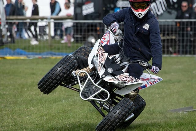 One rider did a lap of the site using just two of his wheels, ©Amanda Hawes