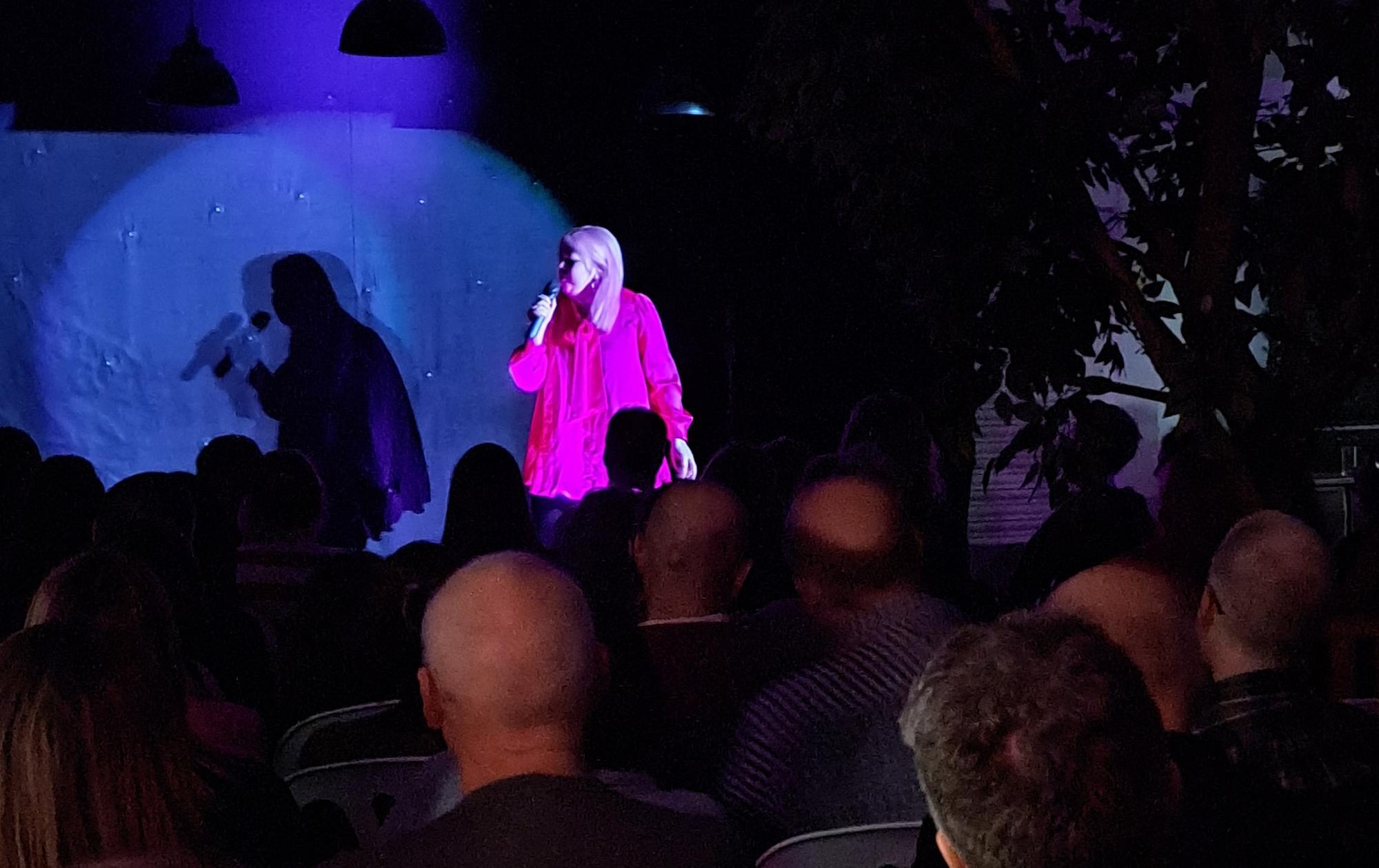 Trio of hilarious stars bring the laughs to sold out comedy night in Buckingham - Vimarsana News