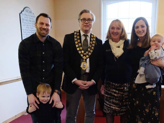 Tring Mayor Christopher Townsend with Jackie Buie and her family