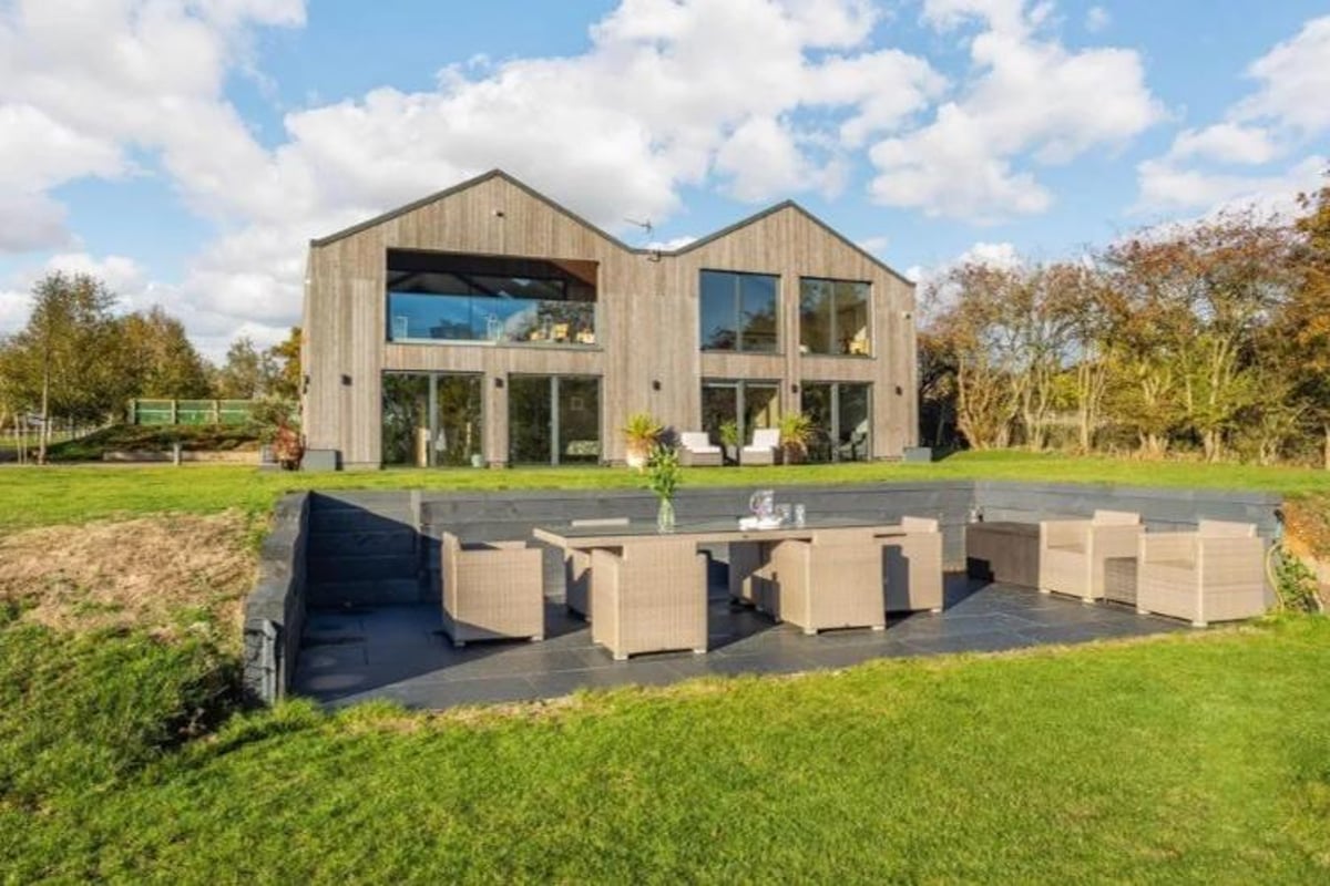 Pictures: Luxurious six-bed contemporary home with seven acres of land goes on the market in Aylesbury Vale village 