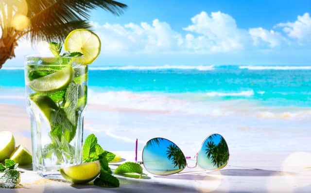 Think you could handle pulling pints in paradise? (Photo: Shutterstock)