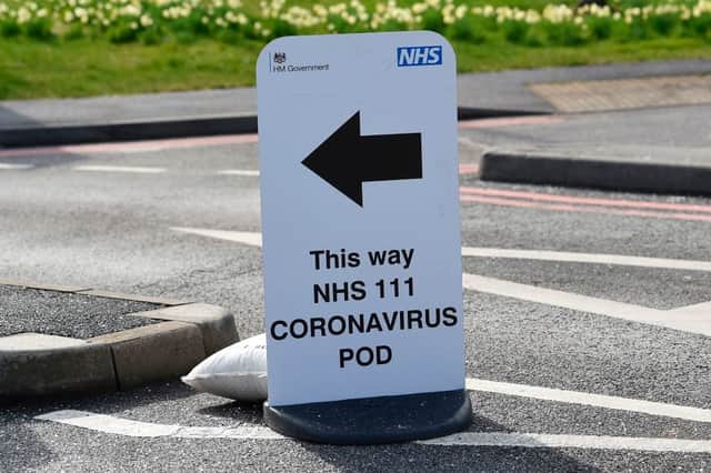 A sign directs people to the nearest NHS coronavirus testing pod (Photo: PAUL ELLIS/AFP via Getty Images)