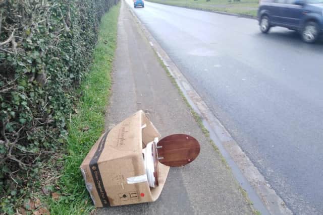 The dumped toilet on the pavement on Rabans Lane, Aylesbury