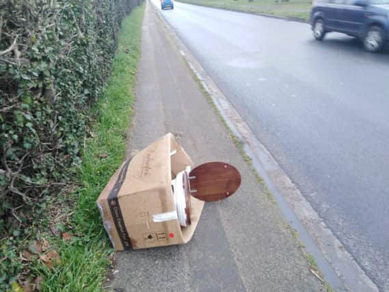 The dumped toilet on the pavement on Rabans Lane, Aylesbury