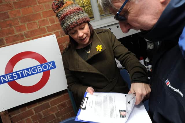 Resident signs Anti-HS2 petition