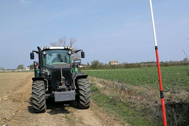 Hedgerow clearance vehicle