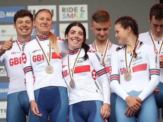 Anna Henderson (centre, front row) with the rest of the bronze medal winning Great Britain team at the World Road Cycling Championships
